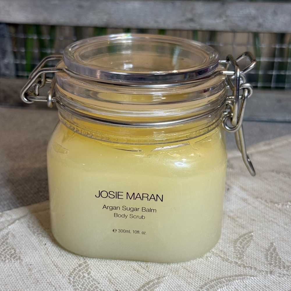 Josie Maran Sugar Balm Body Scrub Vanilla Fig 10fl oz.‎